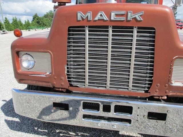 1986 Mack R686ST Semi Trucks/Trailer