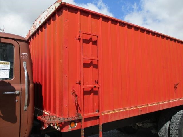 1986 Mack R686ST Semi Trucks/Trailer