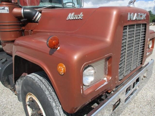 1986 Mack R686ST Semi Trucks/Trailer