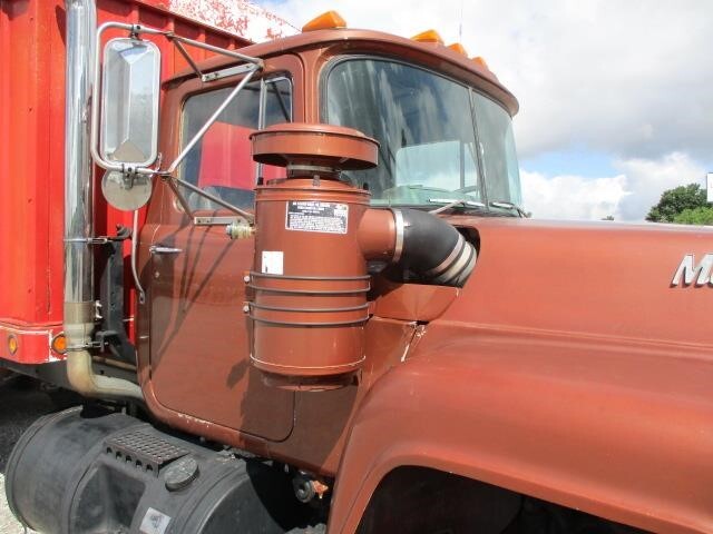 1986 Mack R686ST Semi Trucks/Trailer