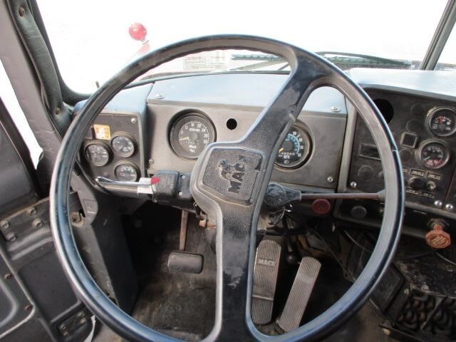 1986 Mack R686ST Semi Trucks/Trailer