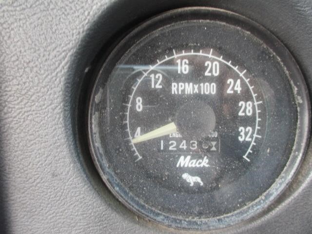 1986 Mack R686ST Semi Trucks/Trailer