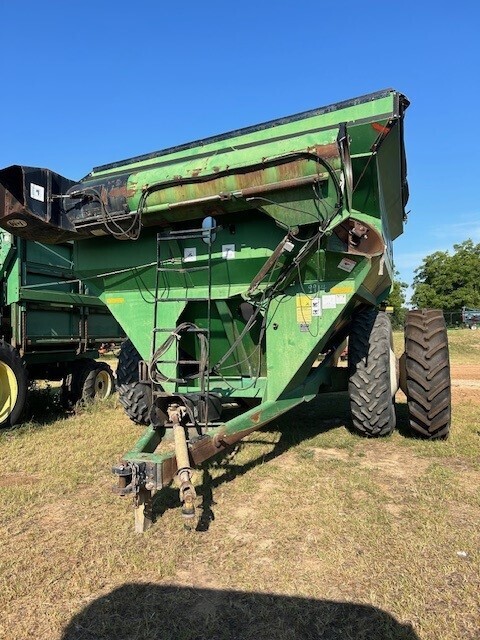 1900 J&M 1075 Grain Cart