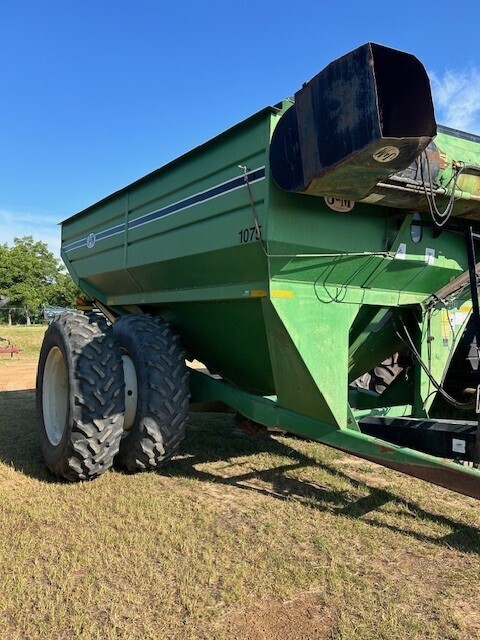 1900 J&M 1075 Grain Cart