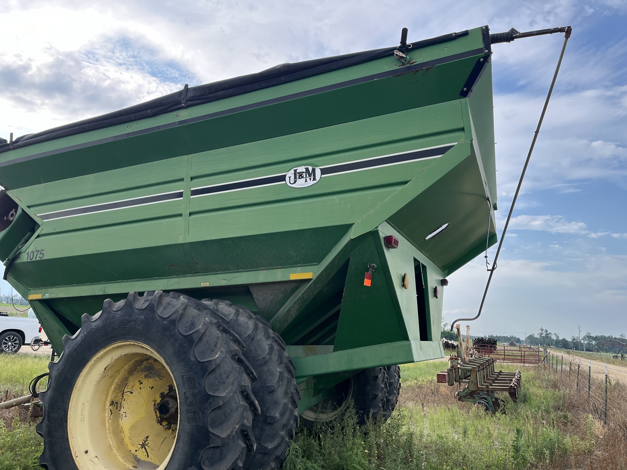 1900 J&M 1075 Grain Cart