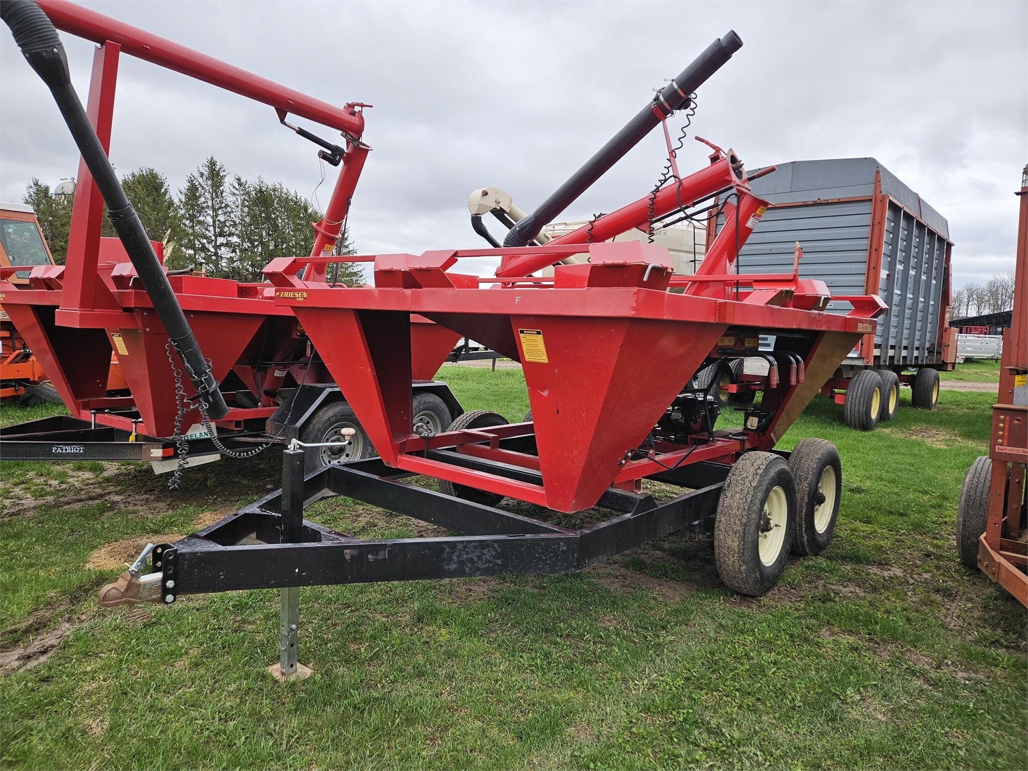 2017 Friesen Titan 4 Seed Tender