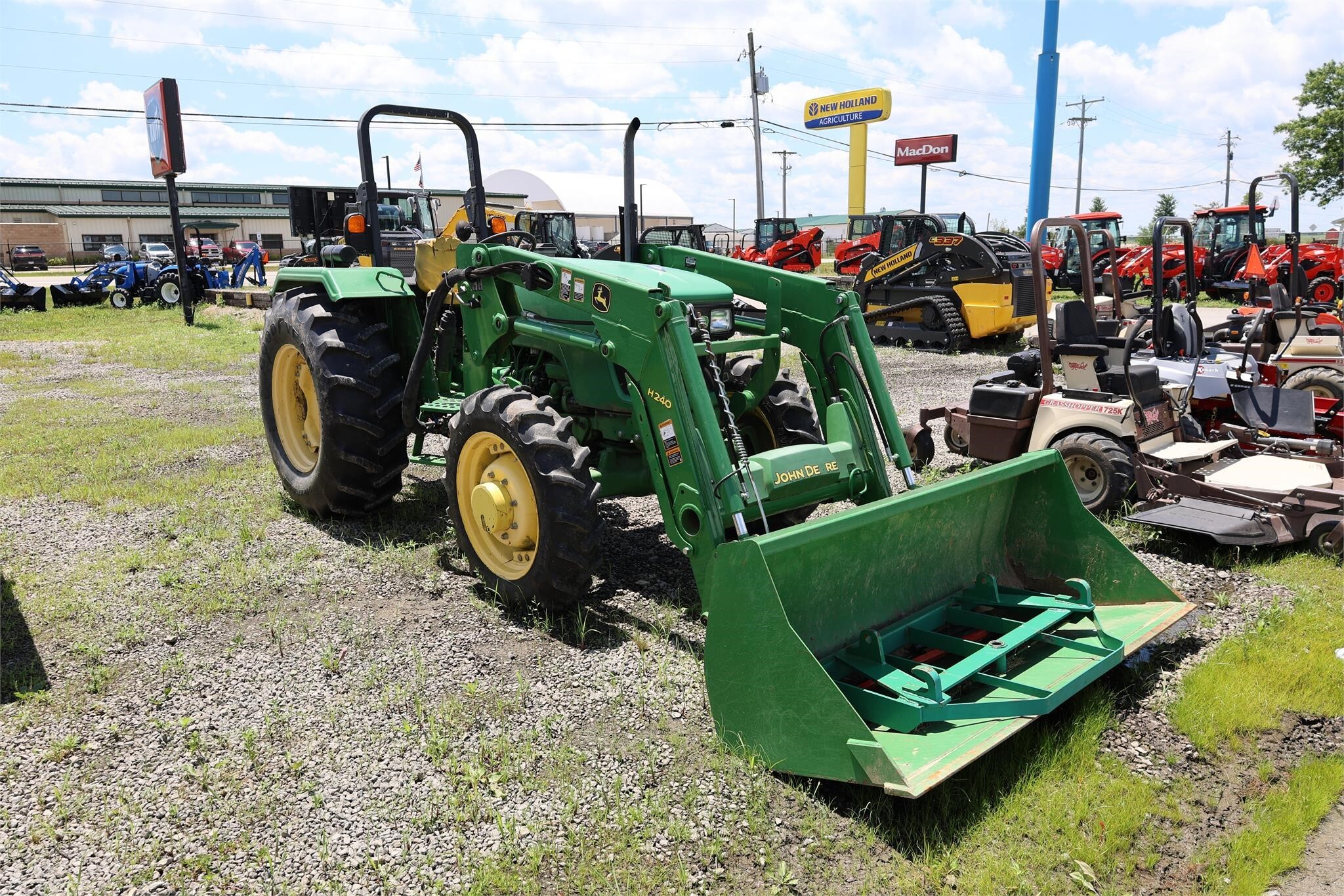 2013 John Deere 5065E Tractor
