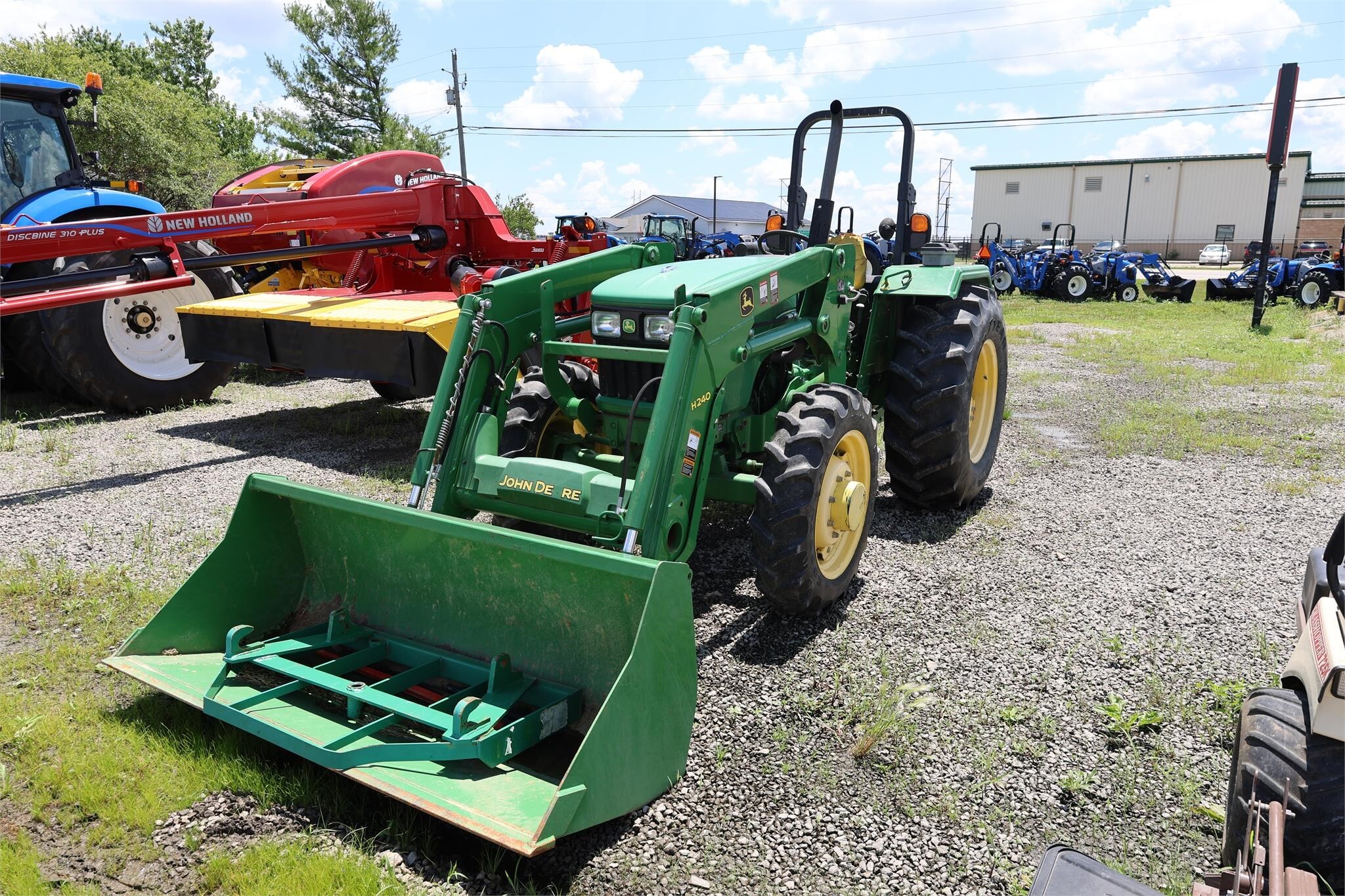 2013 John Deere 5065E Tractor