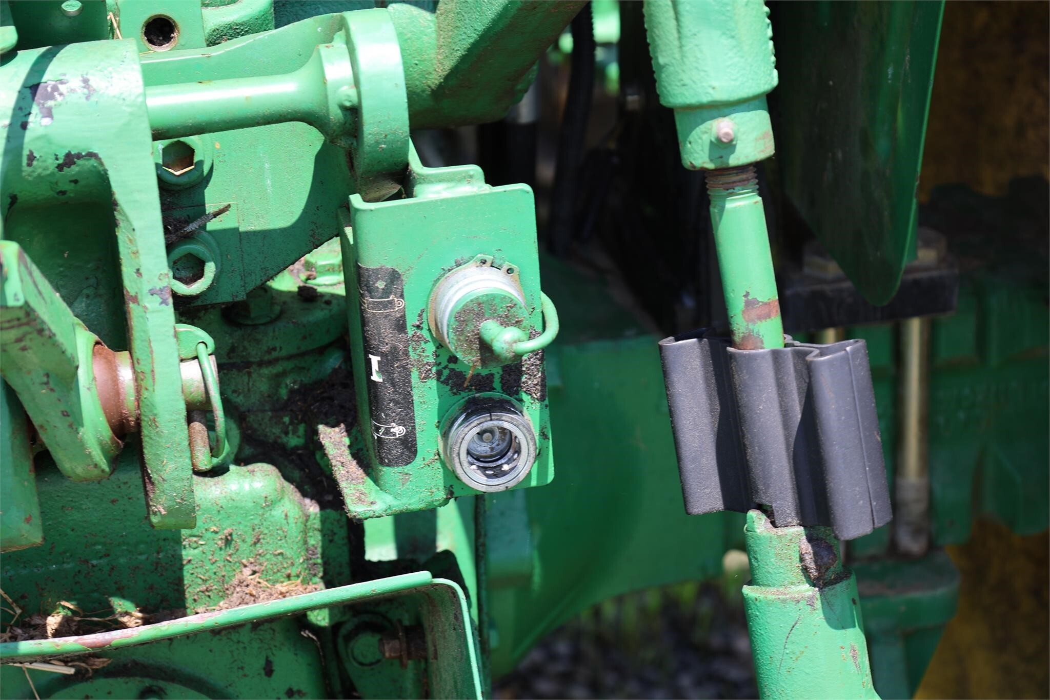 2013 John Deere 5065E Tractor