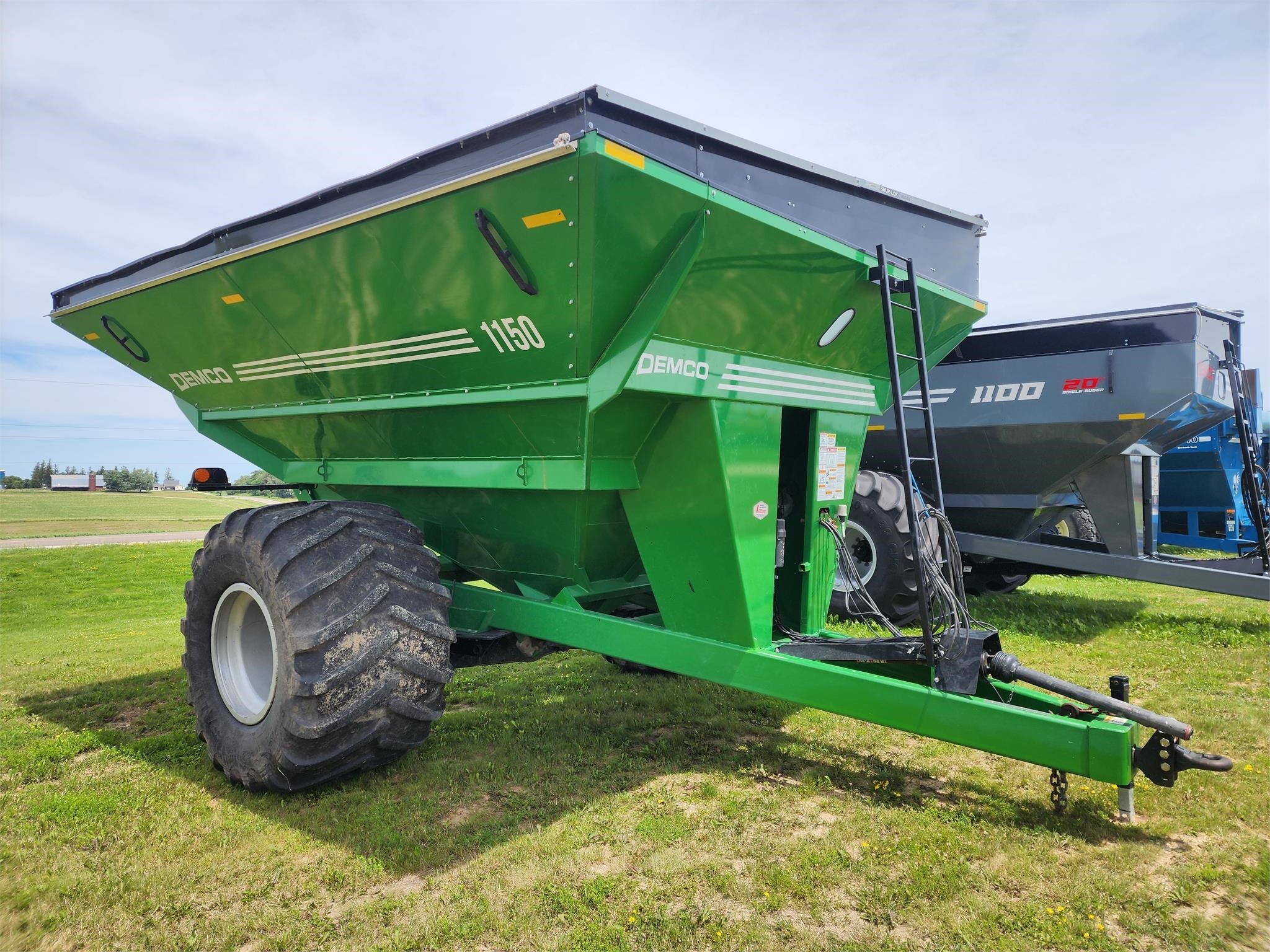 2020 Demco 1150 Grain Cart