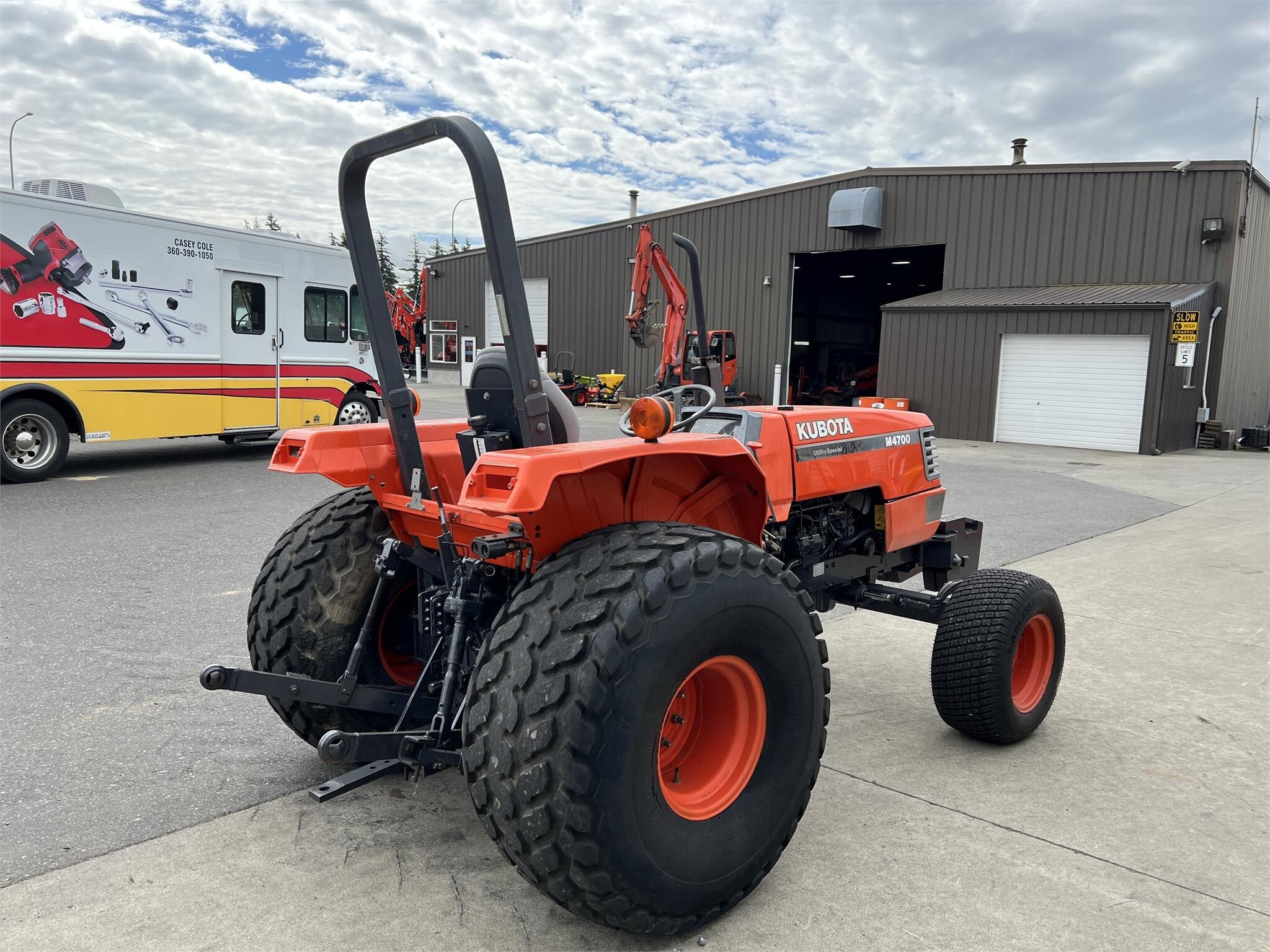 Kubota M4700 Tractor