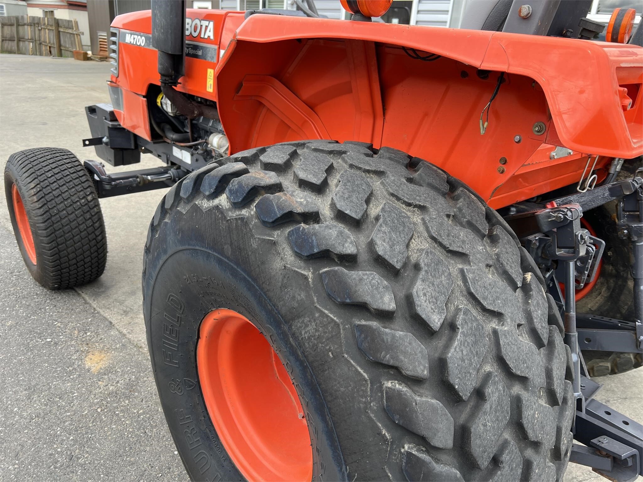  Kubota M4700 Tractor