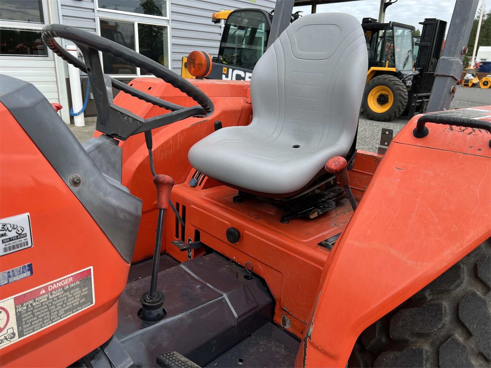  Kubota M4700 Tractor