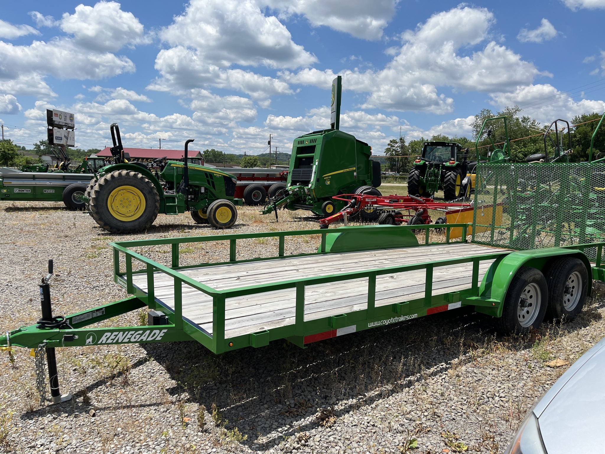 2023 Coyote Renegade Flatbed Trucks/Trailer