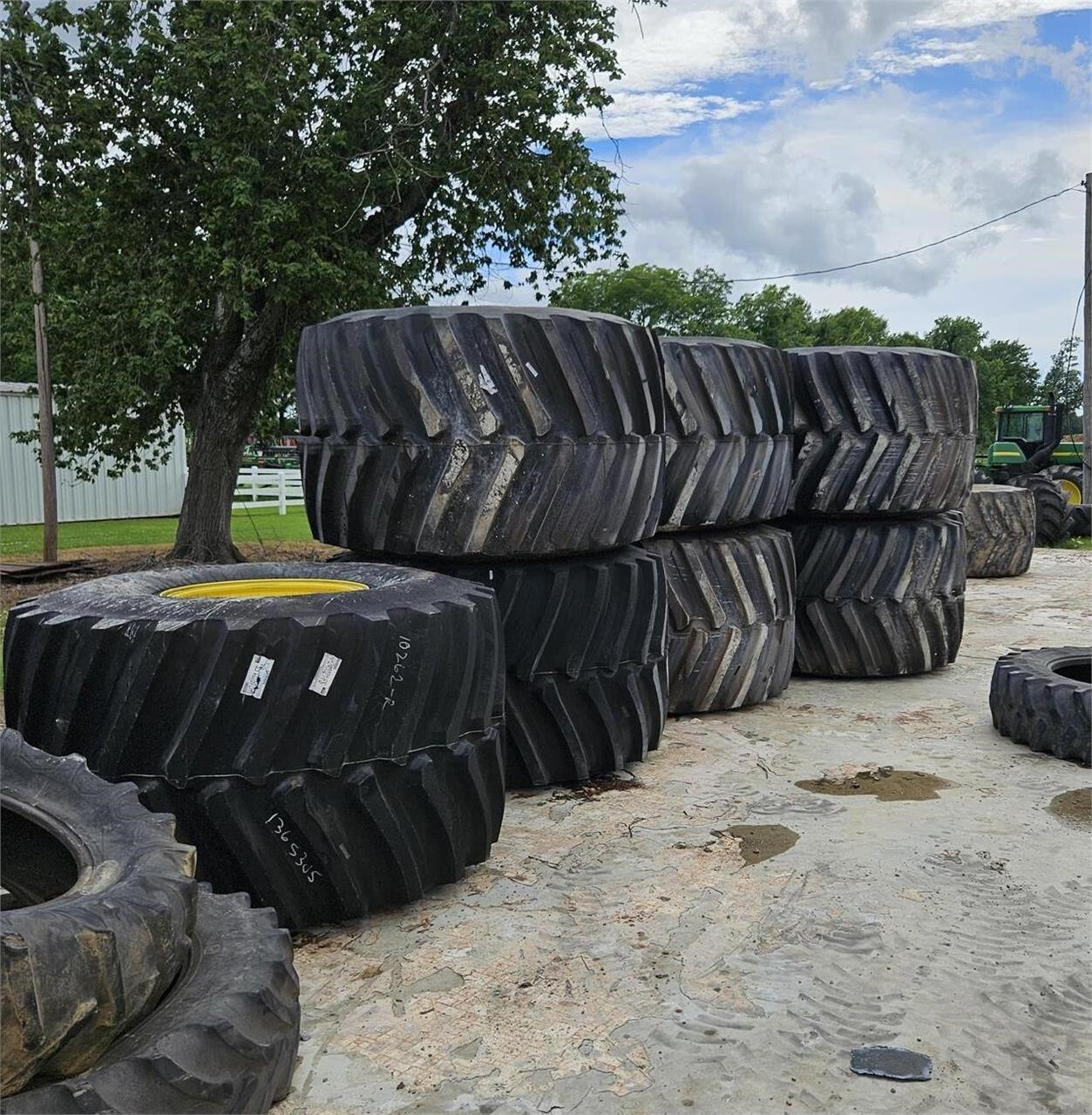  Firestone IF1250/50R32 Wheels / Tires / Track