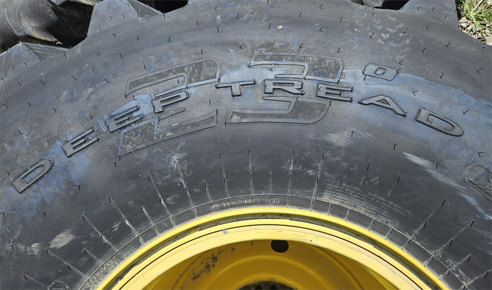  Firestone IF1250/50R32 Wheels / Tires / Track