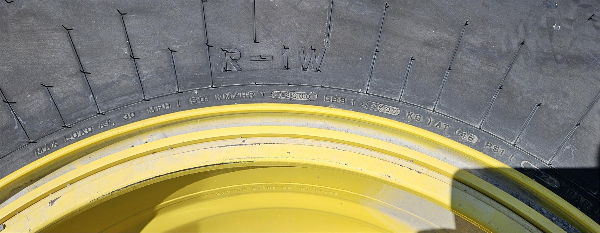  Firestone IF1250/50R32 Wheels / Tires / Track