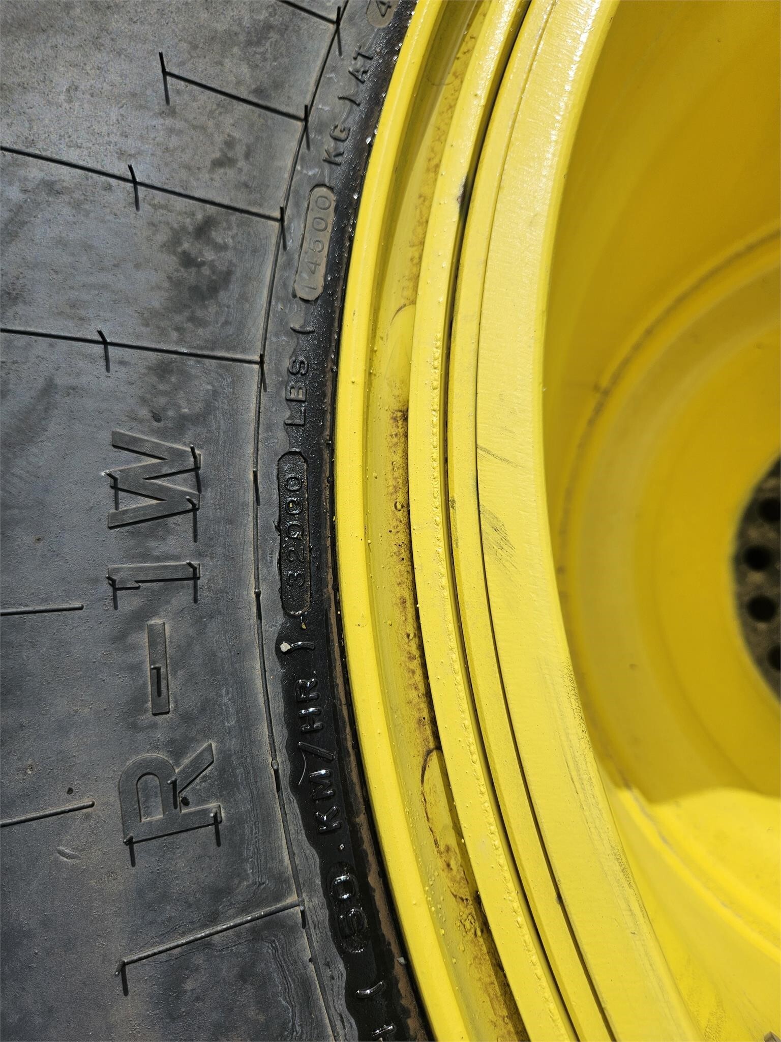  Firestone IF1250/50R32 Wheels / Tires / Track