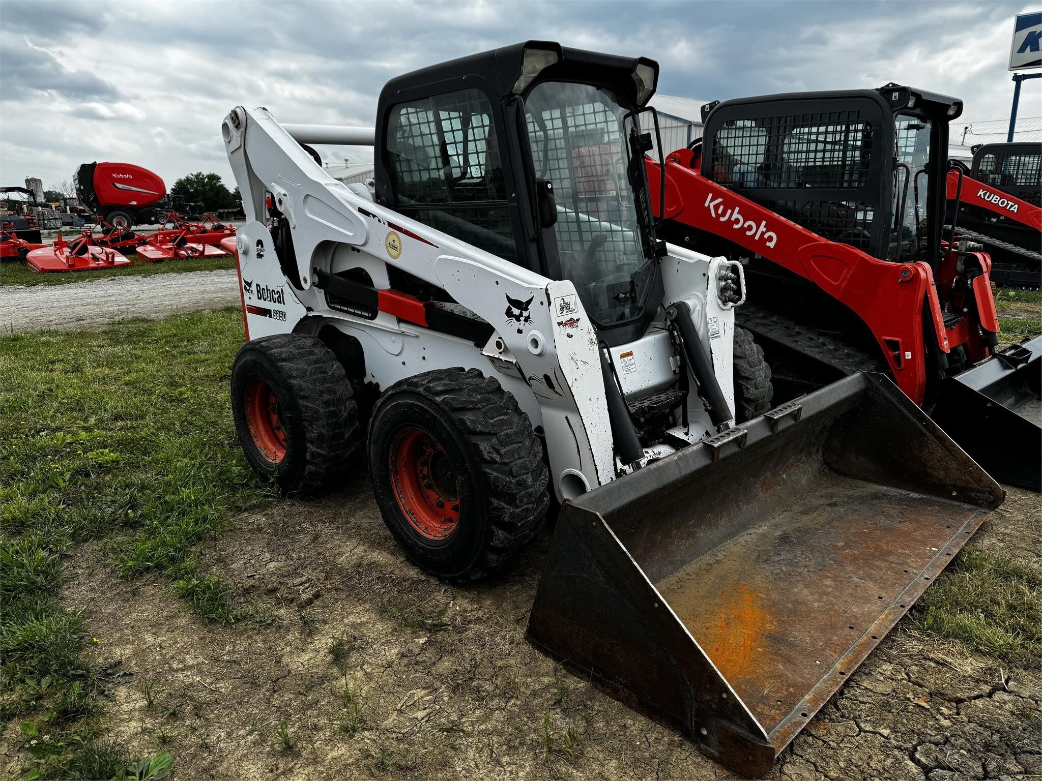 2014 Bobcat S850 Loaders and Lift