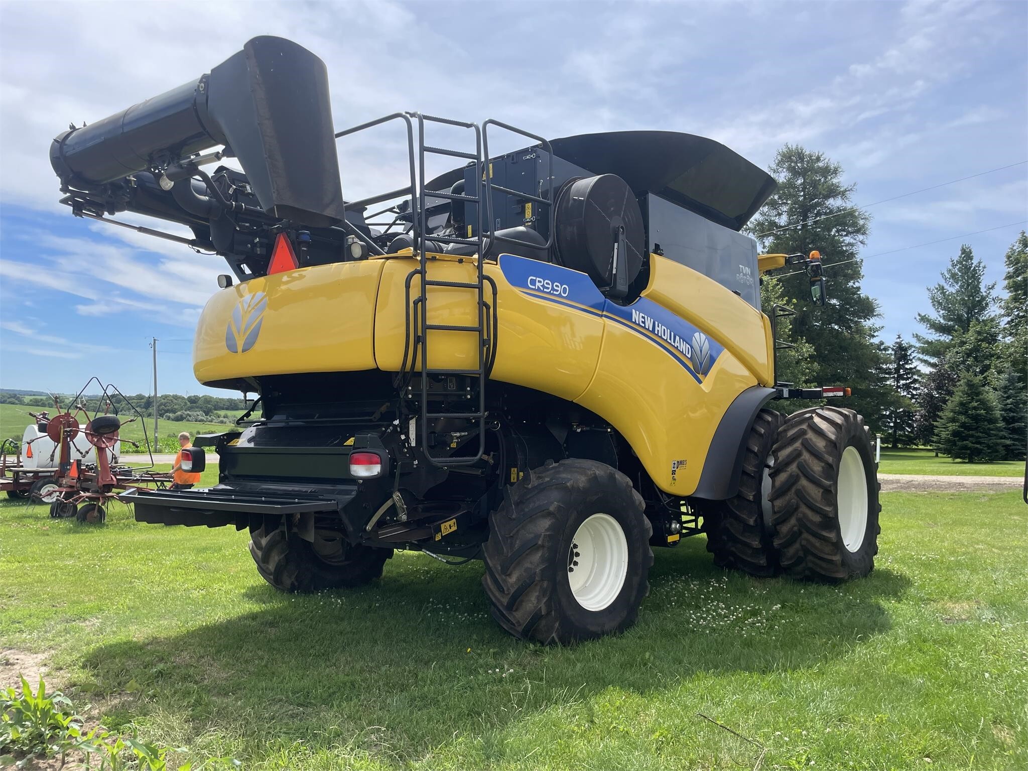 2017 New Holland CR8.90 Combine
