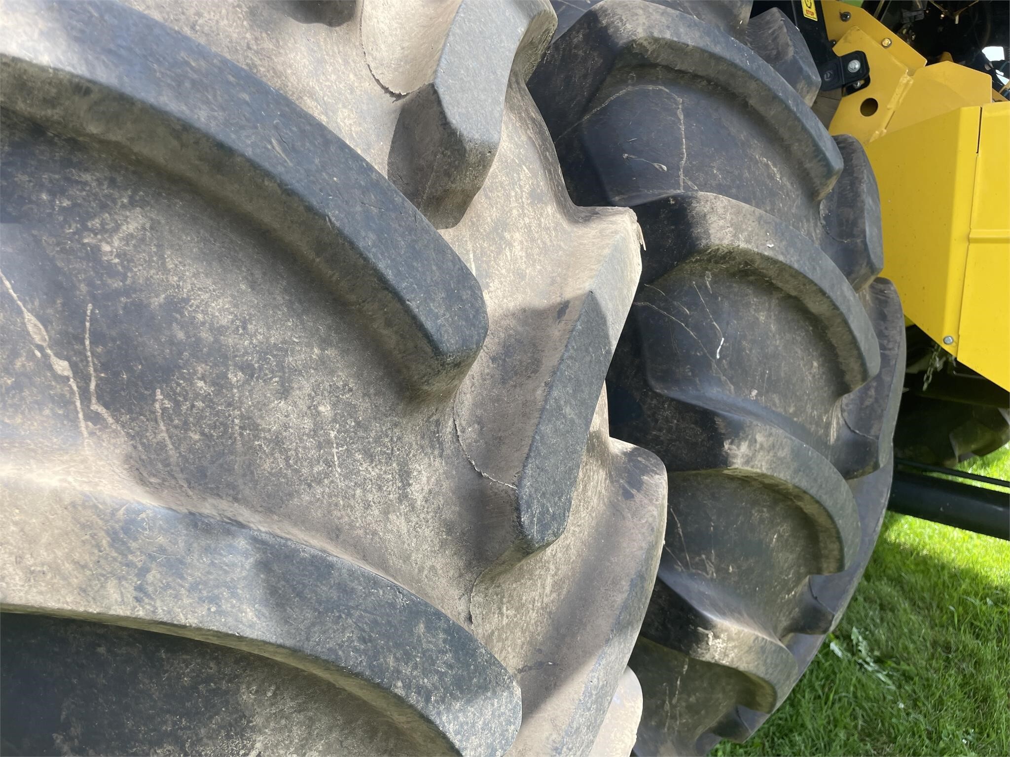 2017 New Holland CR8.90 Combine