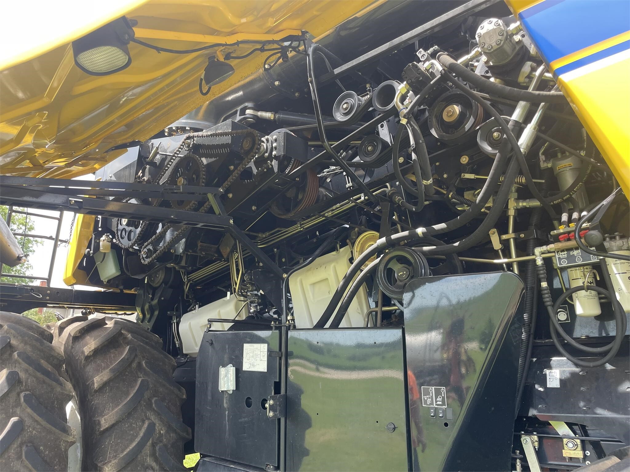 2017 New Holland CR8.90 Combine