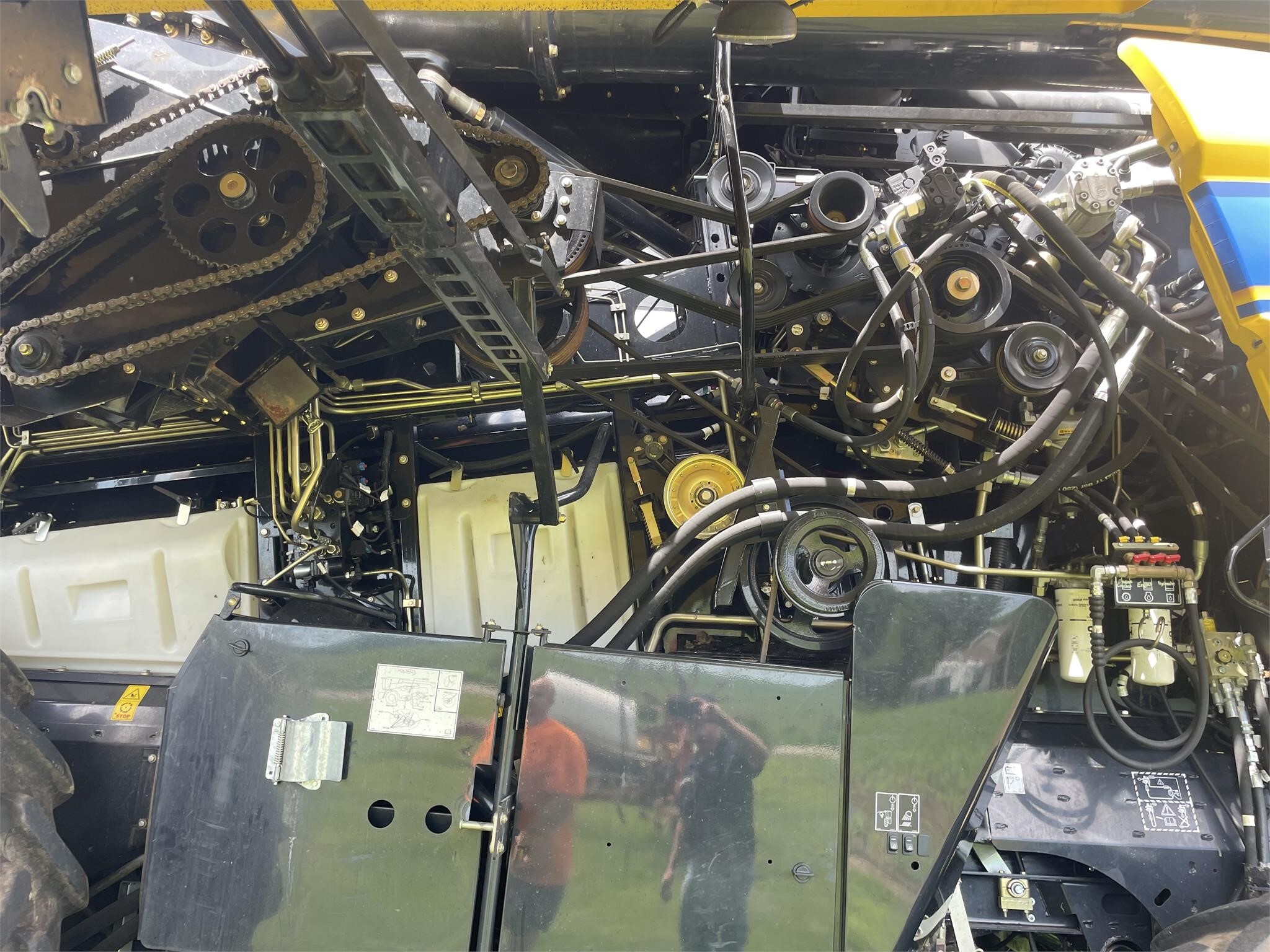 2017 New Holland CR8.90 Combine