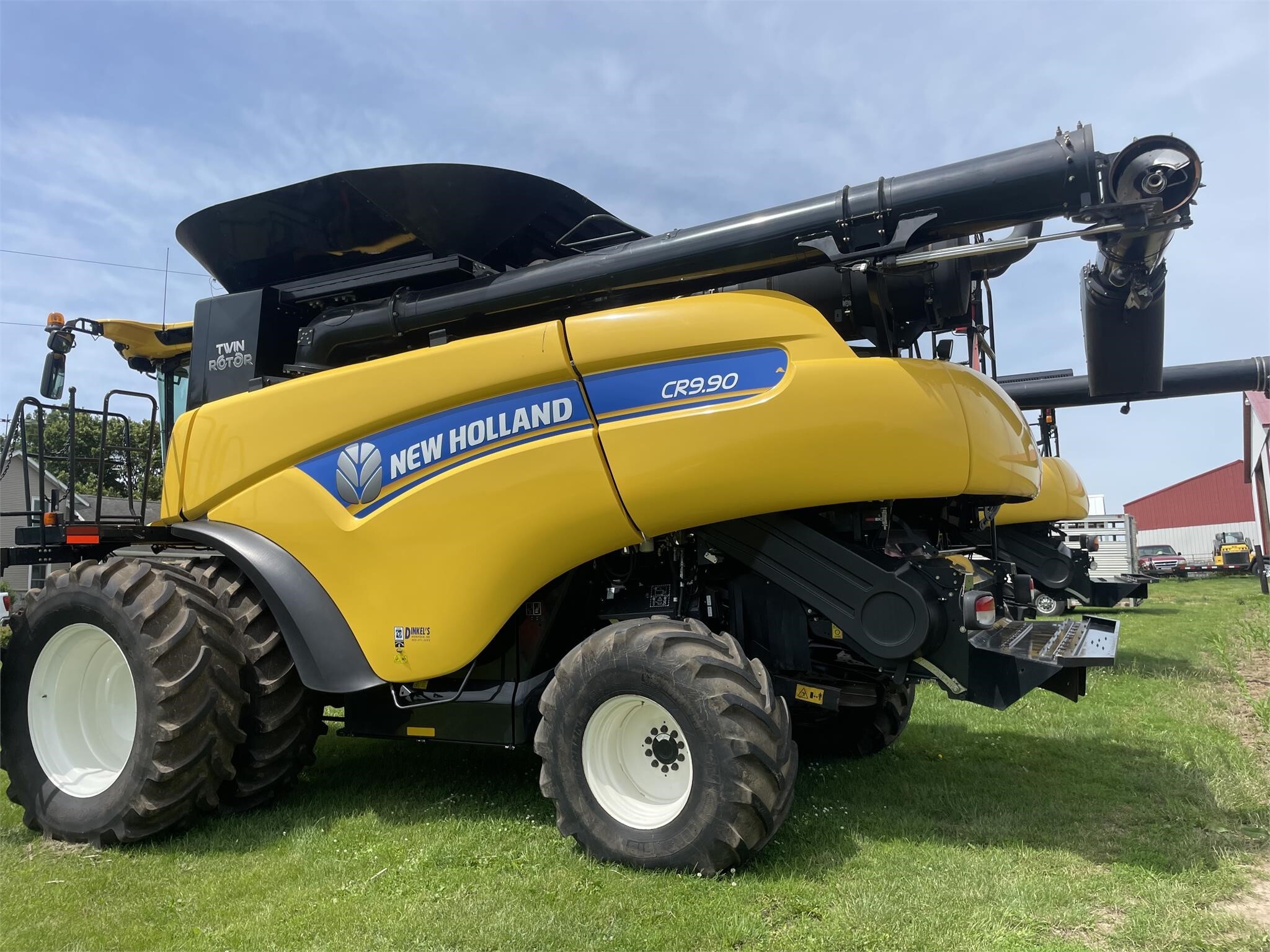 2017 New Holland CR8.90 Combine