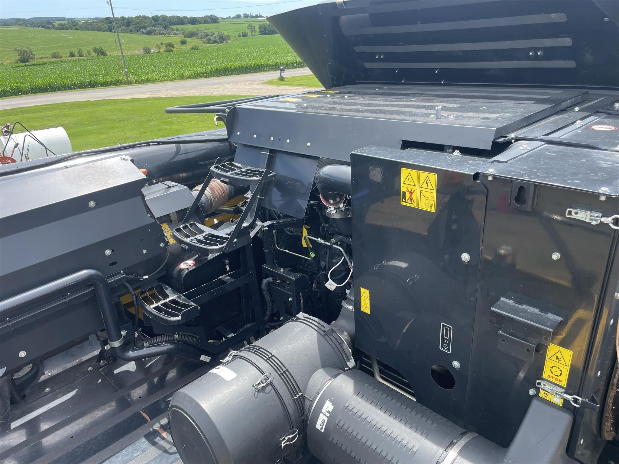 2017 New Holland CR8.90 Combine