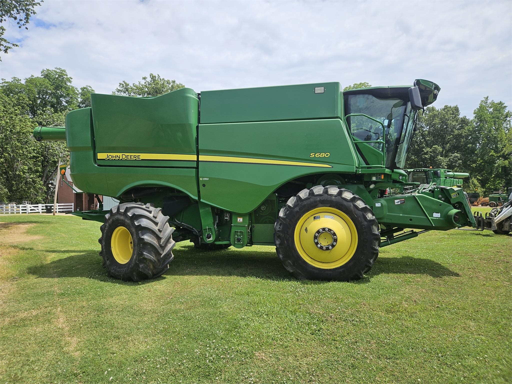 2017 John Deere S680 Combine