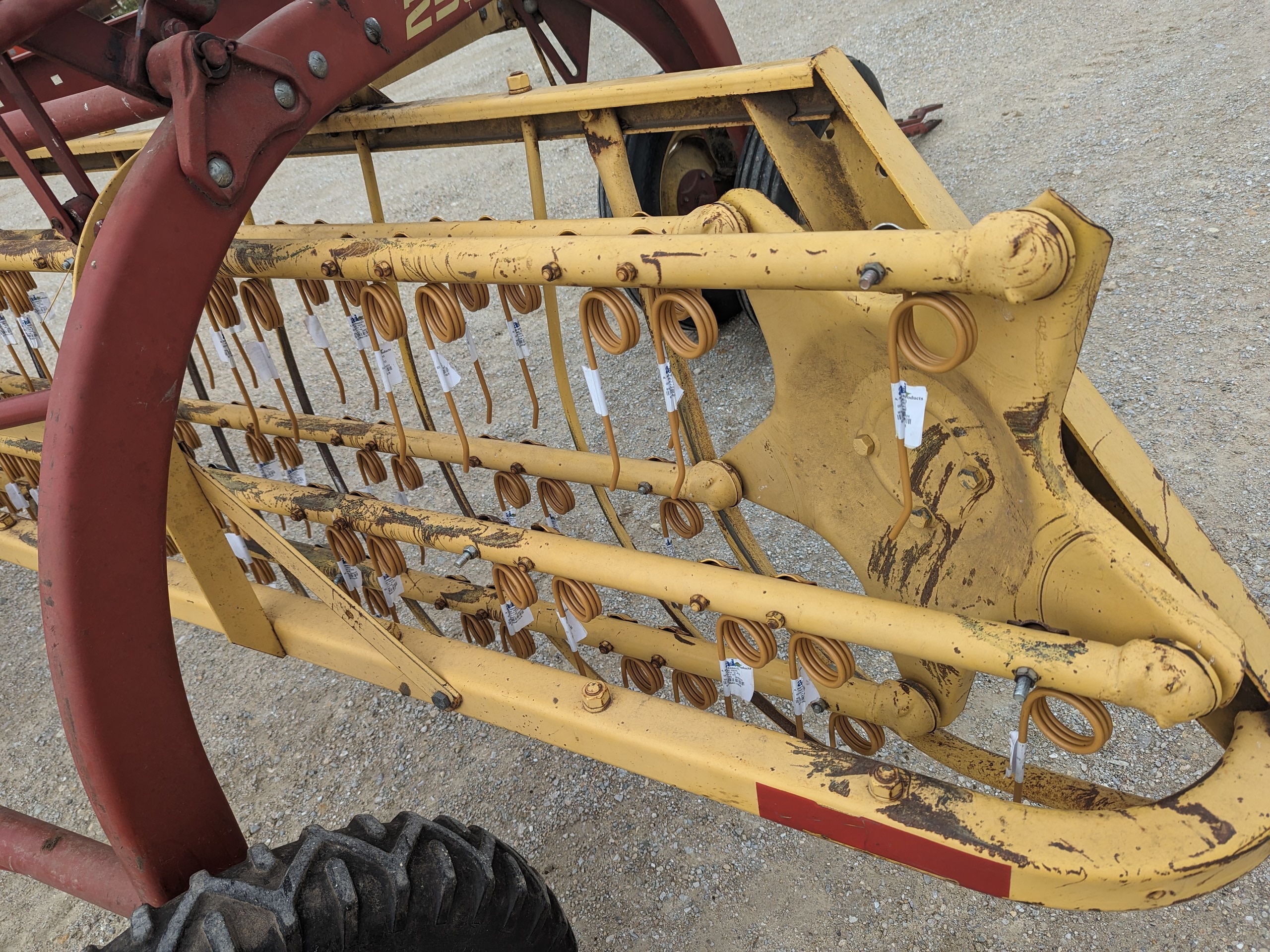  New Holland 256 Rake