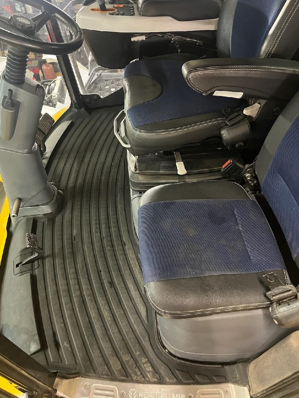 2017 New Holland CR8.90 Combine
