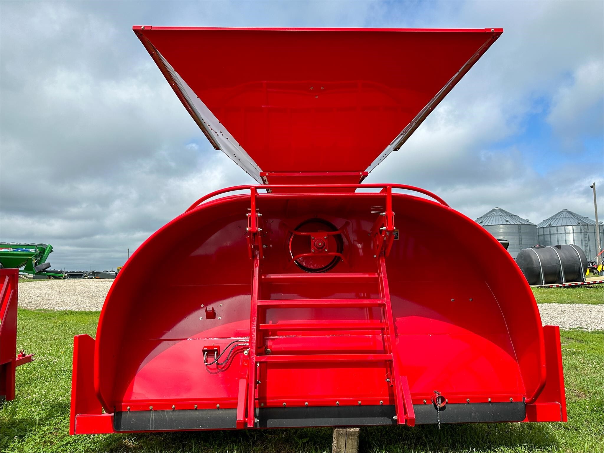 2026 Akron GTT5010 Grain Bagger