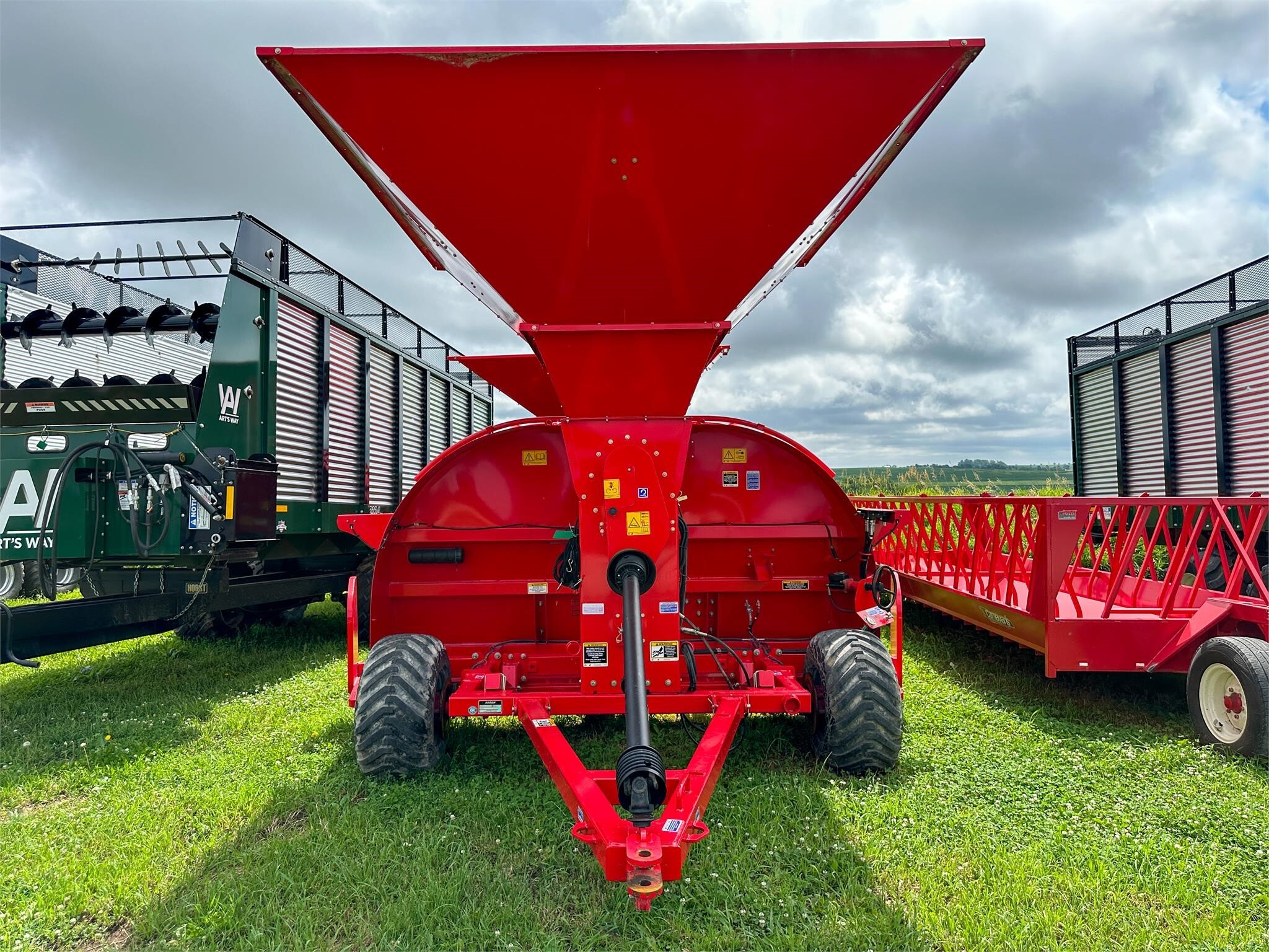 2026 Akron GTT5010 Grain Bagger