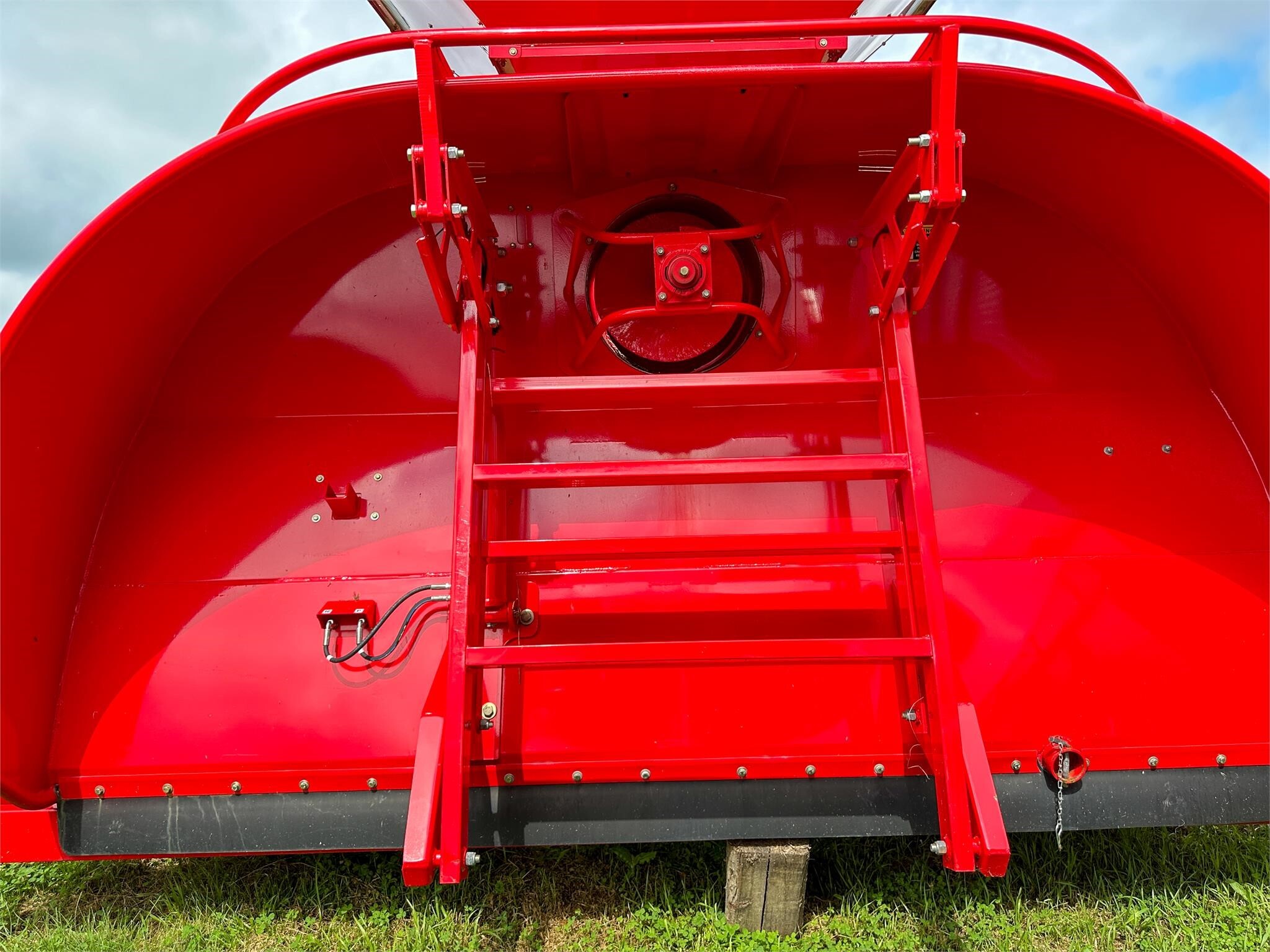 2026 Akron GTT5010 Grain Bagger