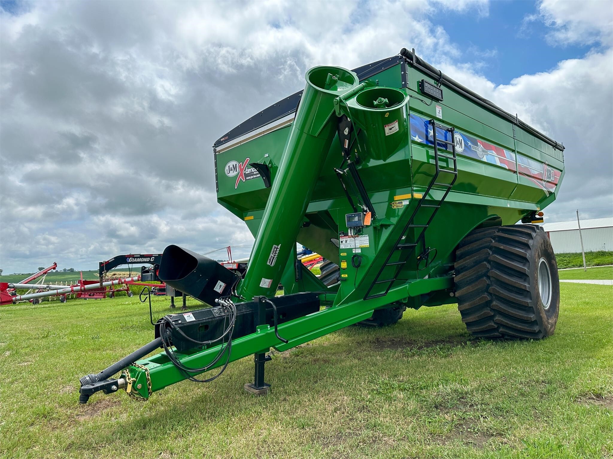 2026 J&M 1312-20S Grain Cart