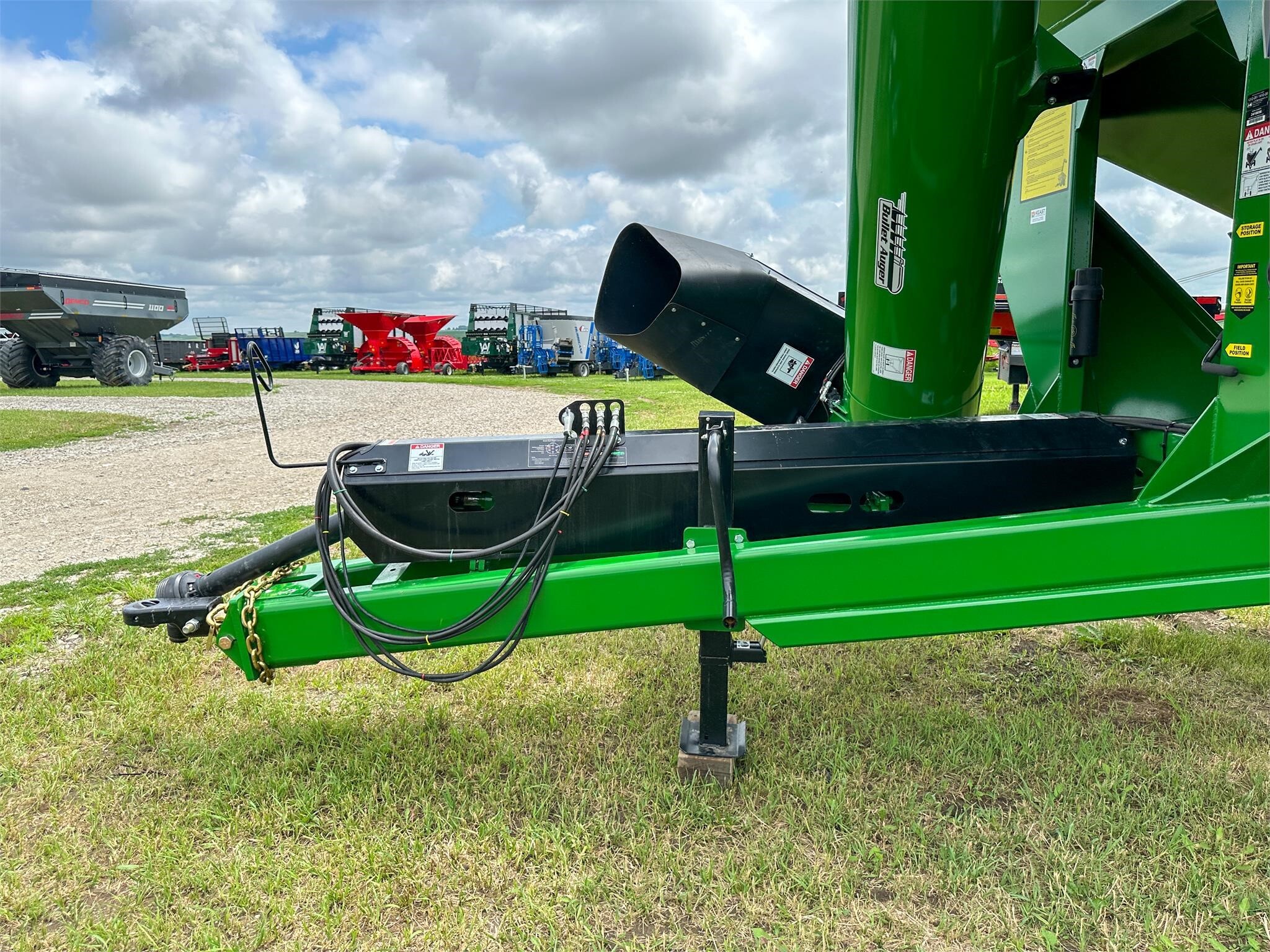 2026 J&M 1312-20S Grain Cart