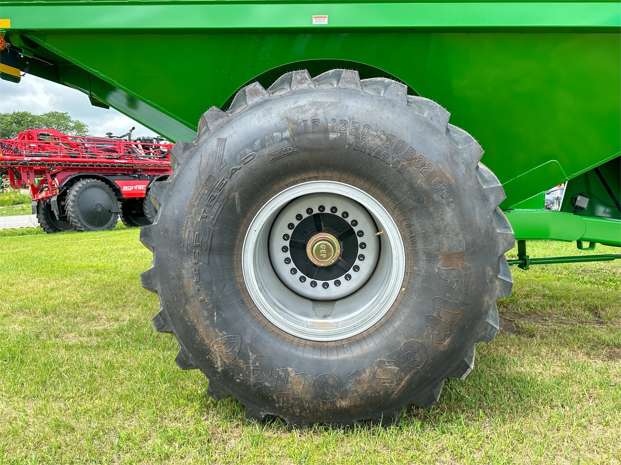 2026 J&M 1312-20S Grain Cart