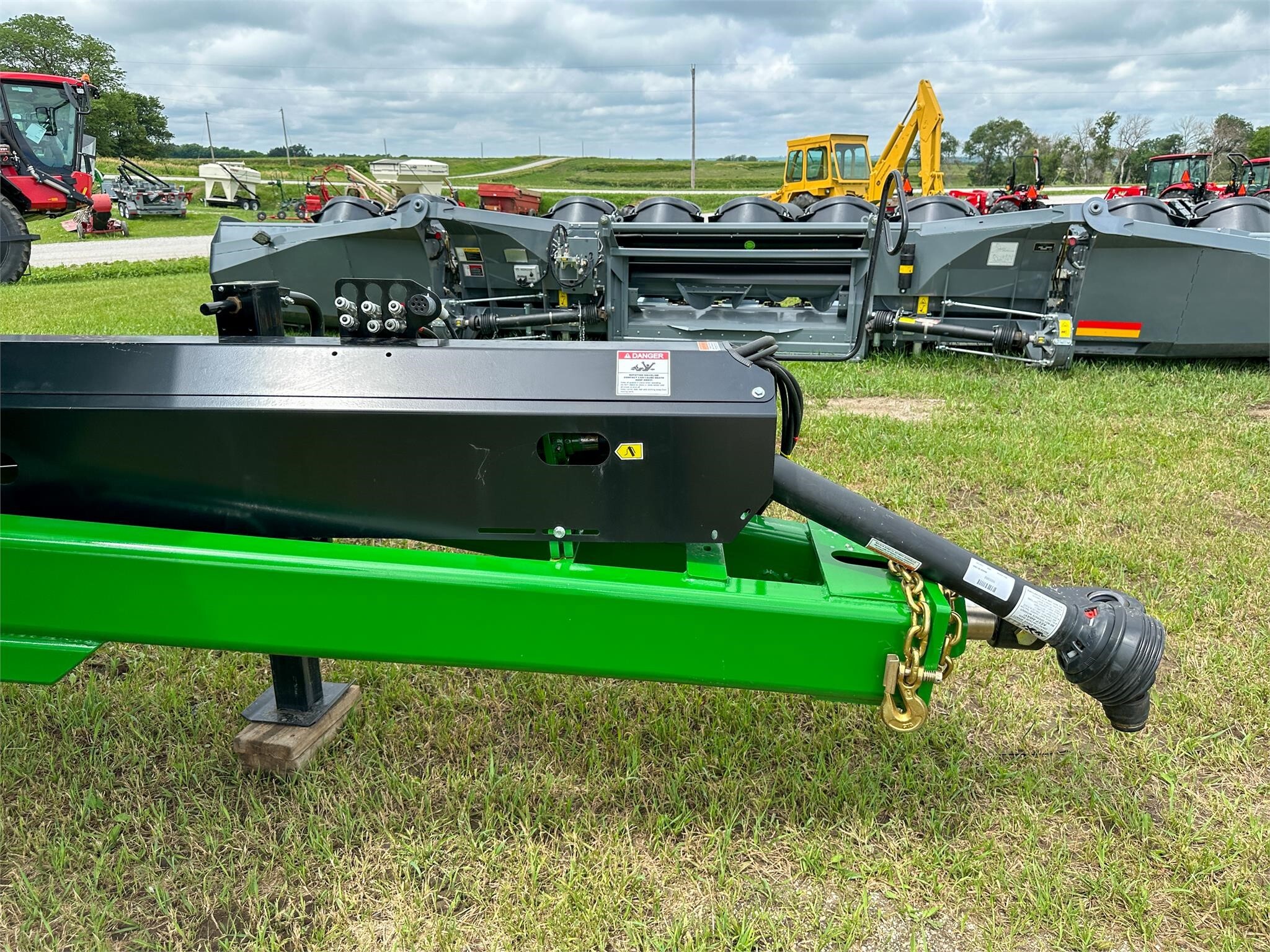 2026 J&M 1312-20S Grain Cart