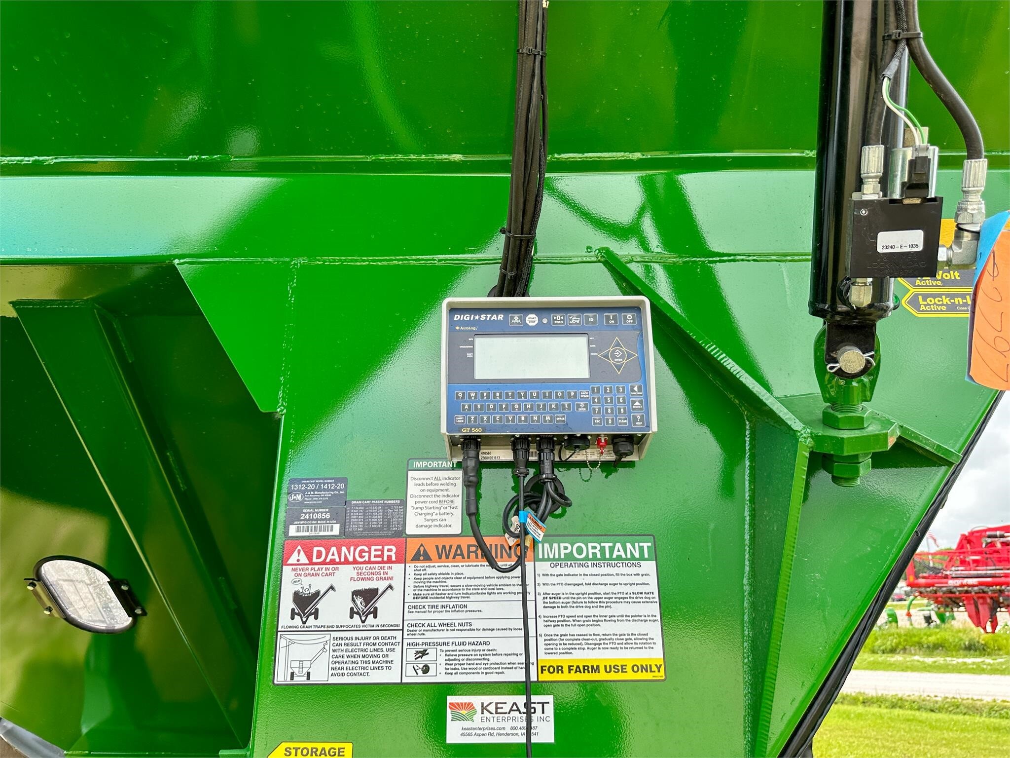 2026 J&M 1312-20S Grain Cart