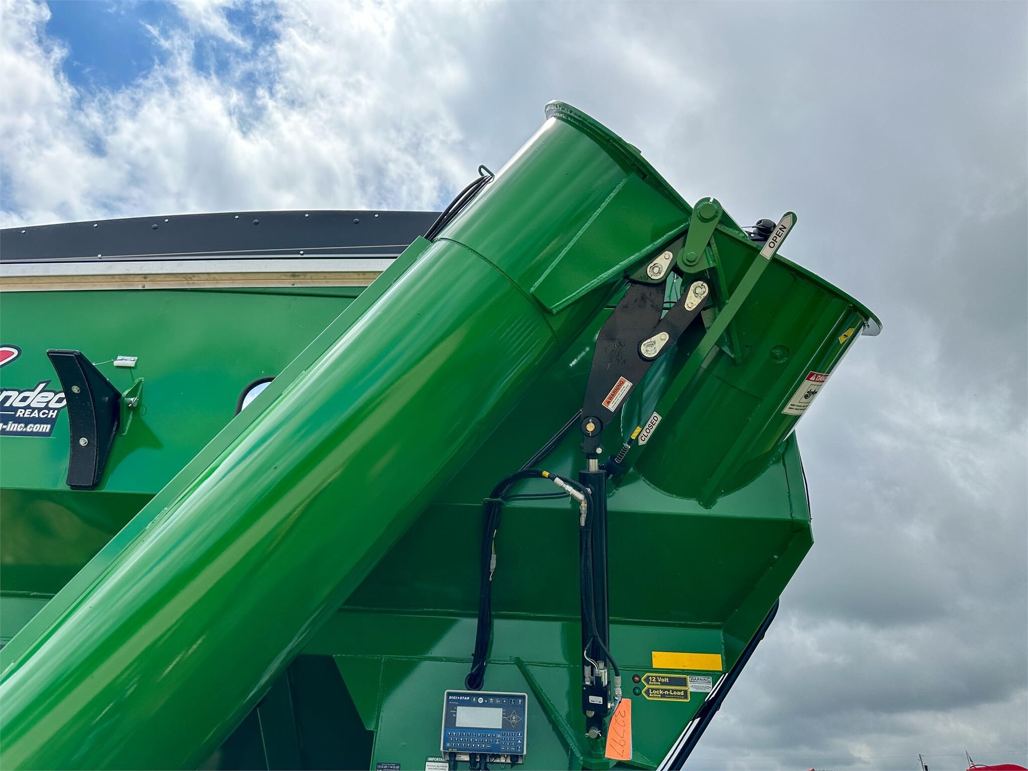2026 J&M 1312-20S Grain Cart