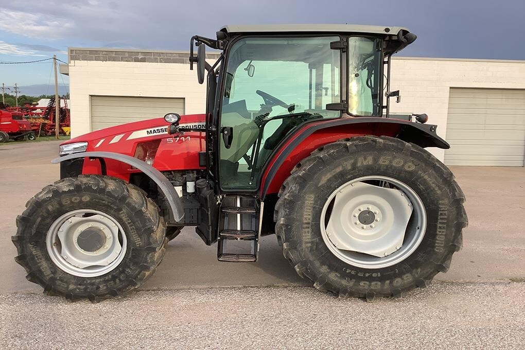 2018 Massey Ferguson 5711 Tractor