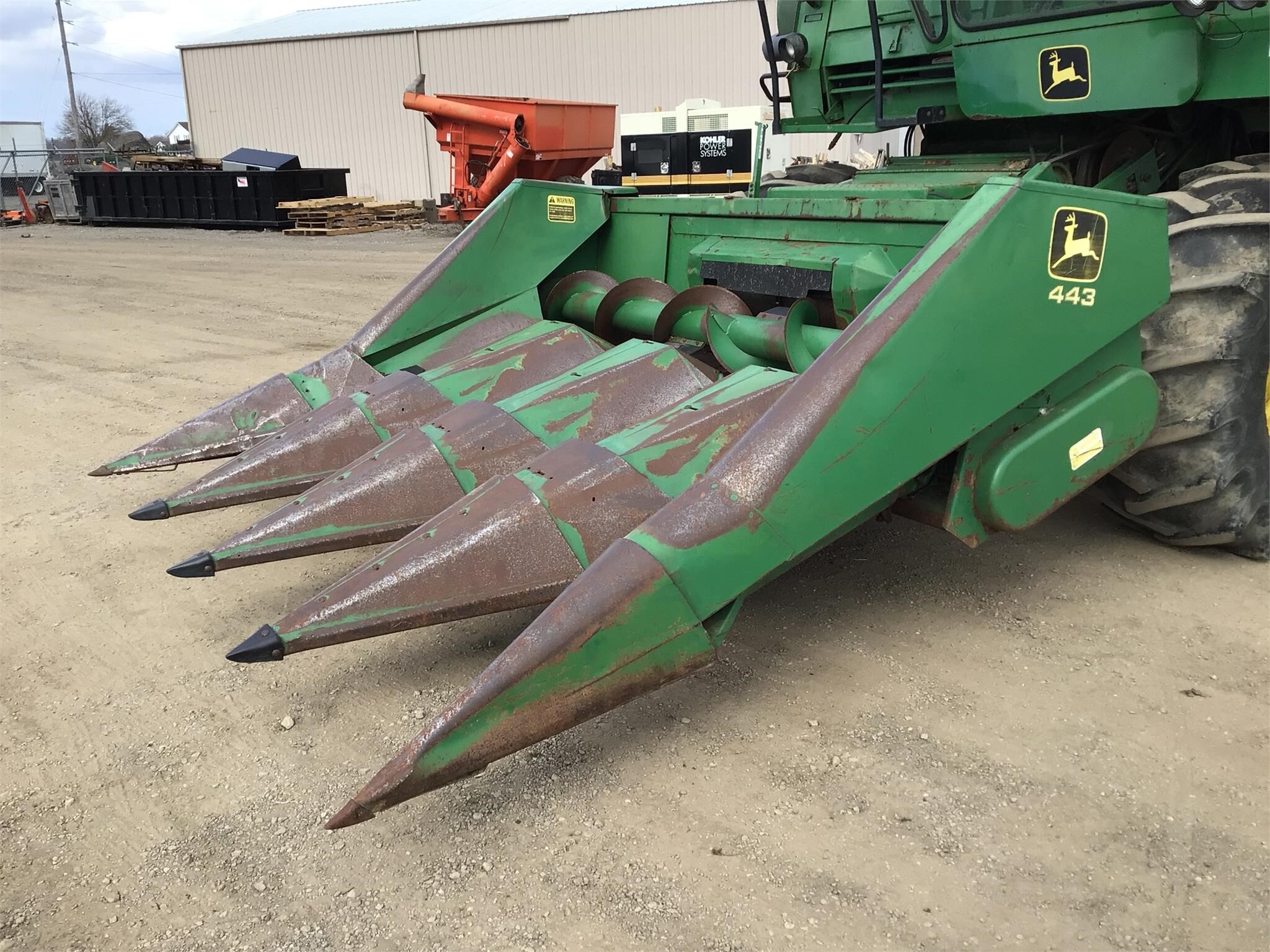  John Deere 443 Corn Head