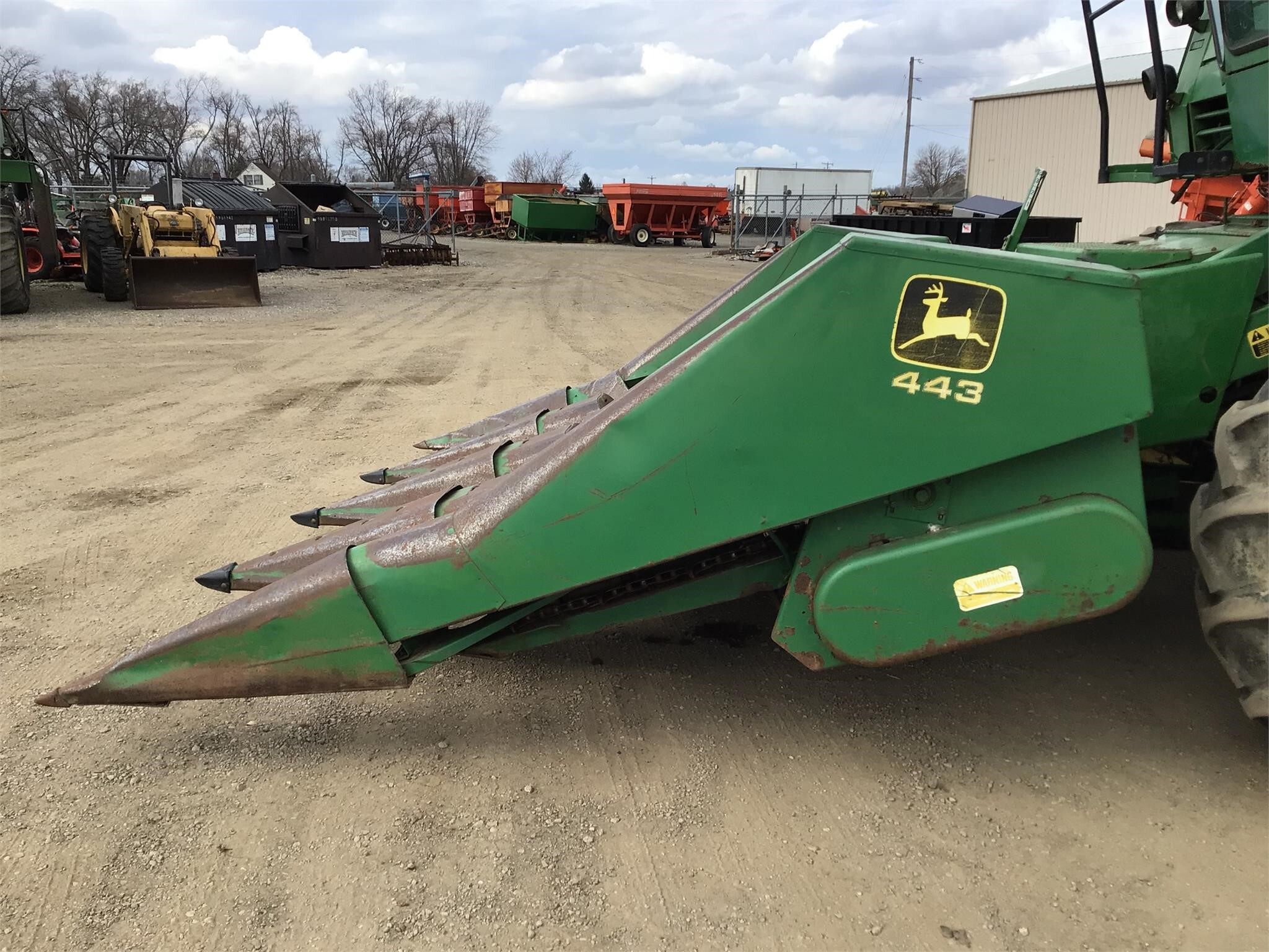  John Deere 443 Corn Head