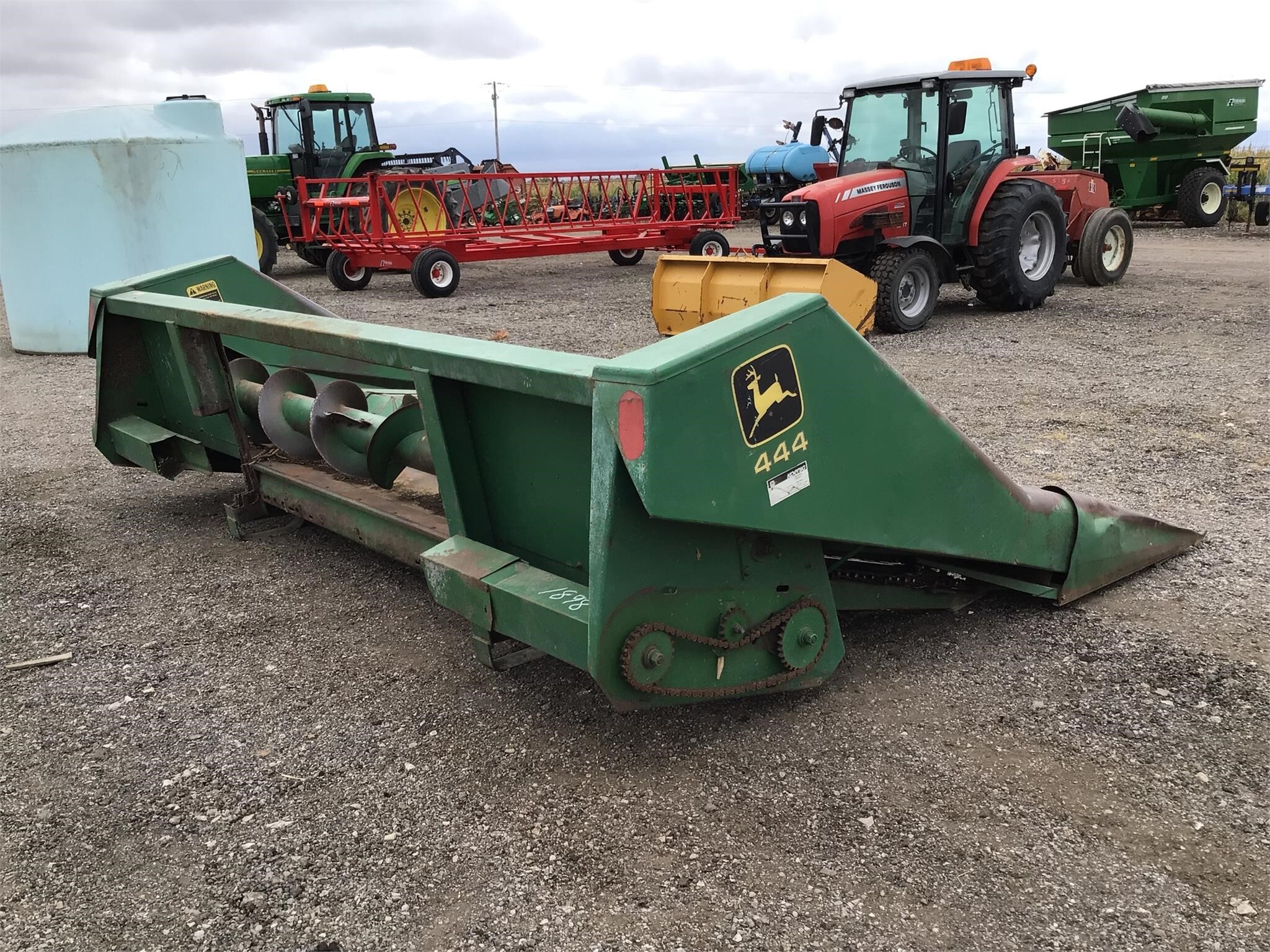  John Deere 444 Corn Head
