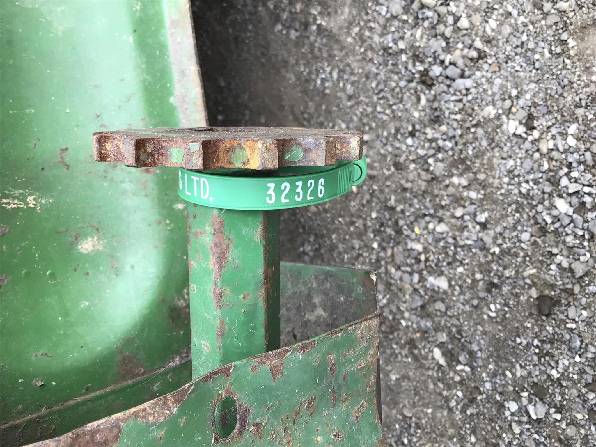  John Deere 444 Corn Head