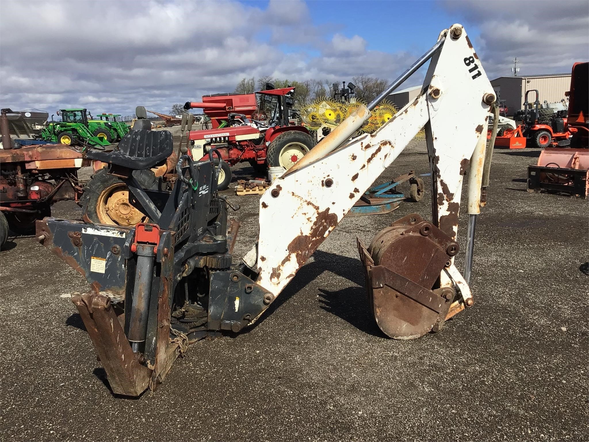  Melroe 811 Backhoe and Excavator Attachment