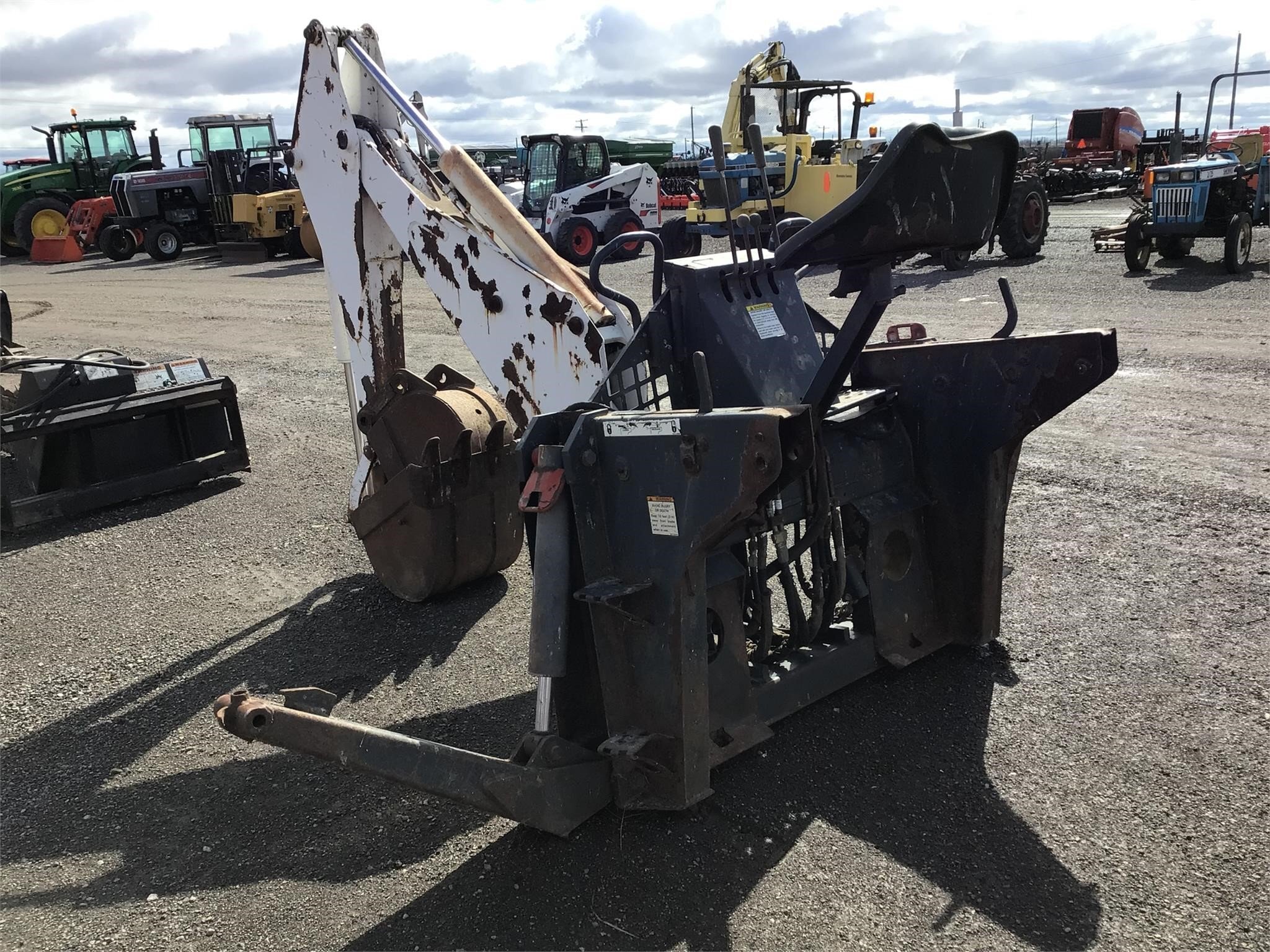  Melroe 811 Backhoe and Excavator Attachment