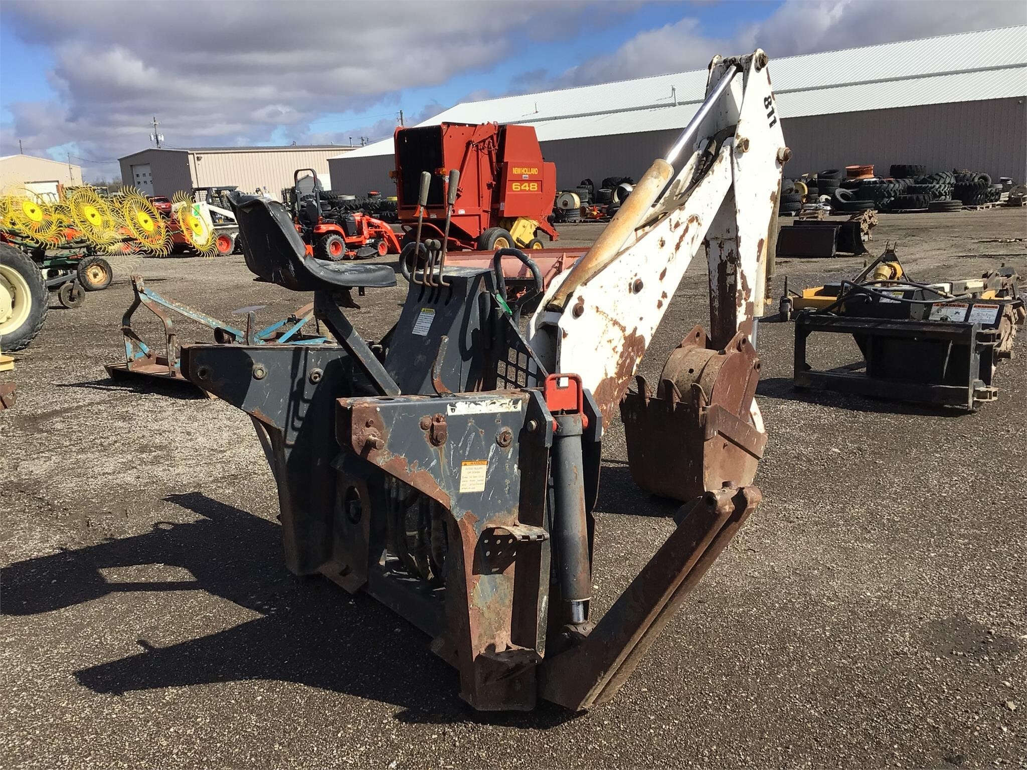 Melroe 811 Backhoe and Excavator Attachment