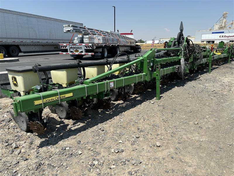 2014 John Deere 1725 Planter